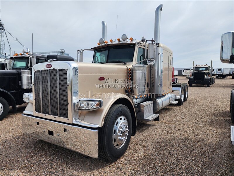 2009 Peterbilt 389 Flat top   - Photo 1 - Goodland, KS 67735