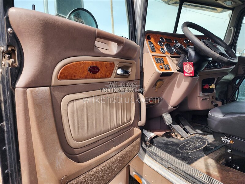 2009 Peterbilt 389 Flat top - Photo 7 - Goodland, KS 67735
