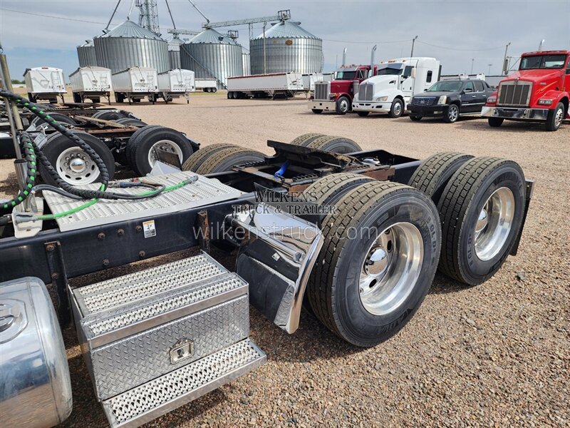 2009 Peterbilt 389 Flat top - Photo 6 - Goodland, KS 67735