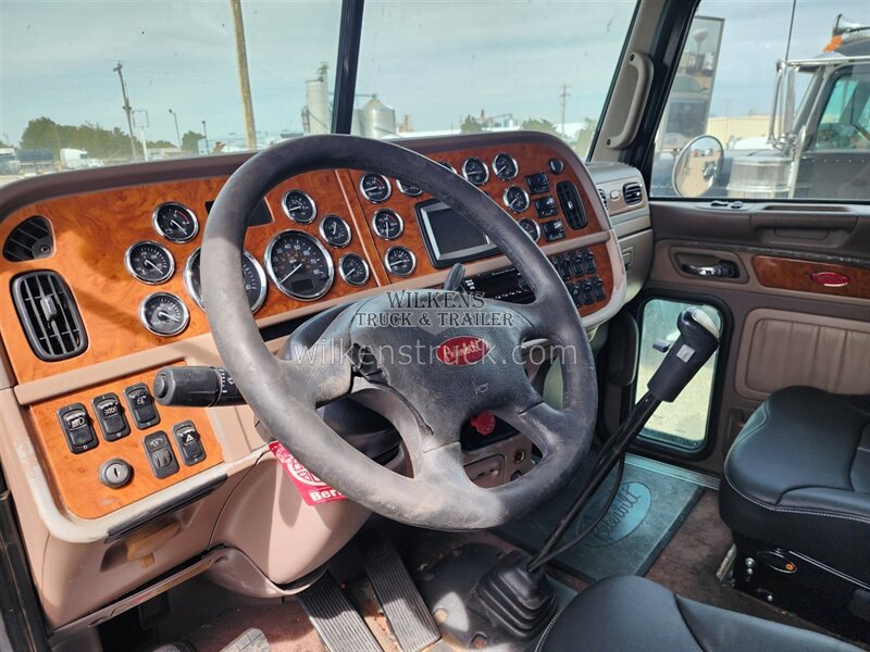 2009 Peterbilt 389 Flat top - Photo 9 - Goodland, KS 67735