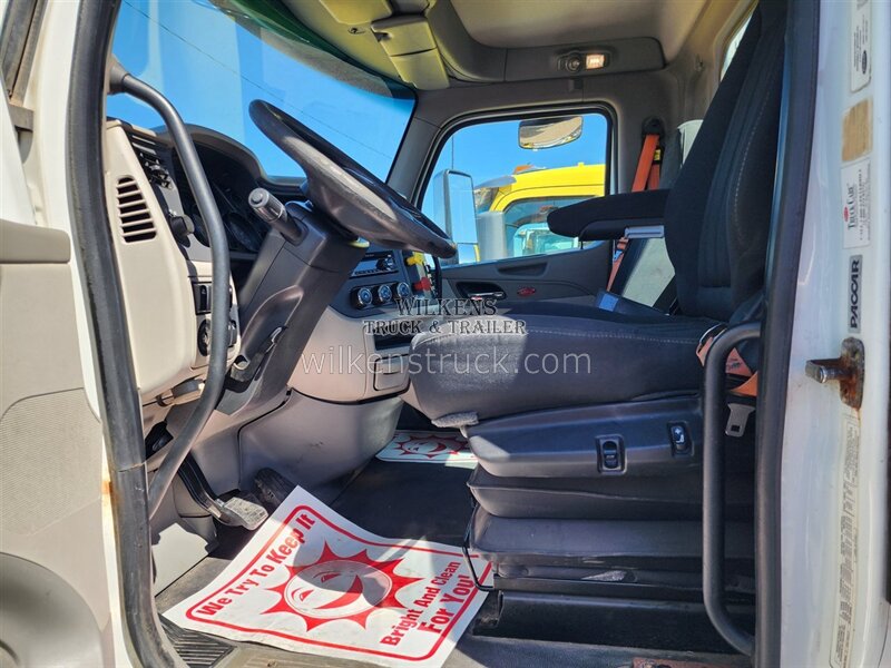 2018 Peterbilt 579   - Photo 8 - Goodland, KS 67735