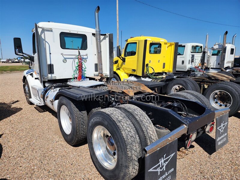 2018 Peterbilt 579   - Photo 4 - Goodland, KS 67735