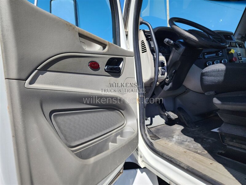 2018 Peterbilt 579   - Photo 7 - Goodland, KS 67735