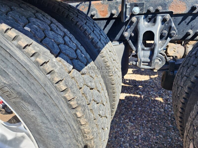 2018 Peterbilt 579   - Photo 5 - Goodland, KS 67735