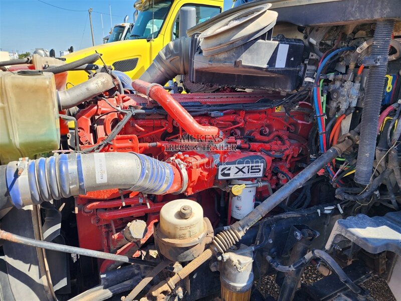 2018 Peterbilt 579   - Photo 12 - Goodland, KS 67735