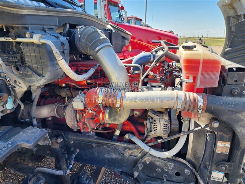 2018 Peterbilt 579   - Photo 13 - Goodland, KS 67735