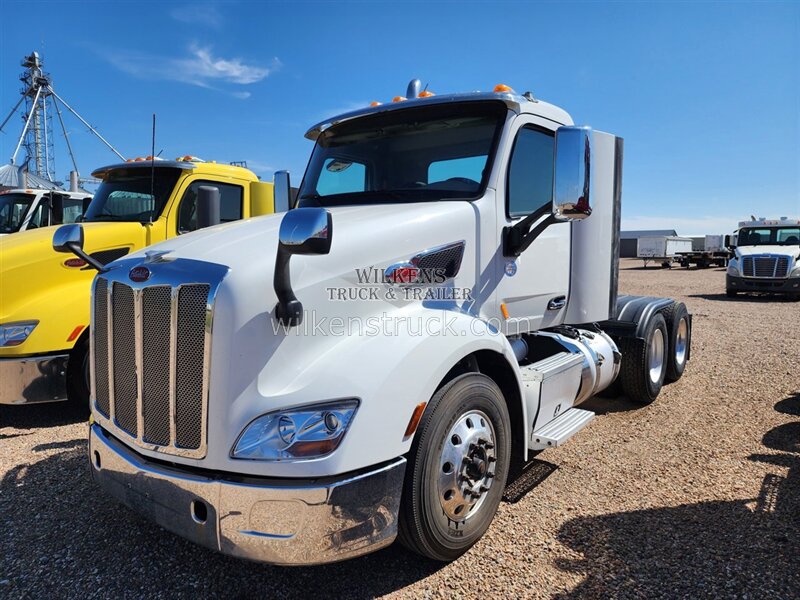 2018 Peterbilt 579   - Photo 1 - Goodland, KS 67735