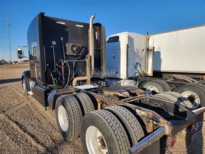 2014 Peterbilt 386   - Photo 3 - Goodland, KS 67735