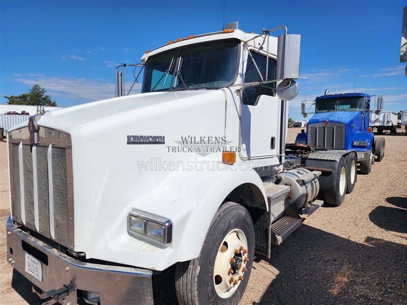 2005 Kenworth T800   - Photo 1 - Goodland, KS 67735