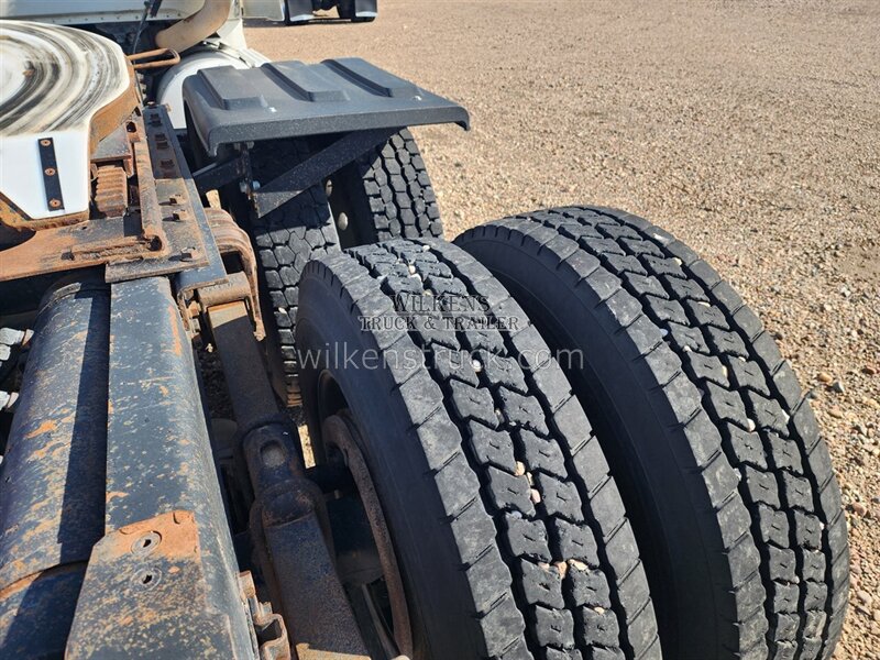 1989 Volvo WHGM - Photo 5 - Goodland, KS 67735