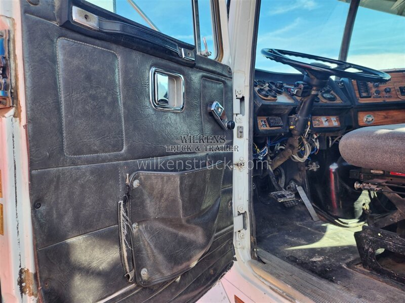 1989 Volvo WHGM - Photo 9 - Goodland, KS 67735