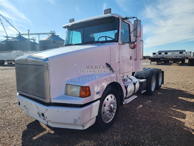 1989 Volvo WHGM - Photo 2 - Goodland, KS 67735