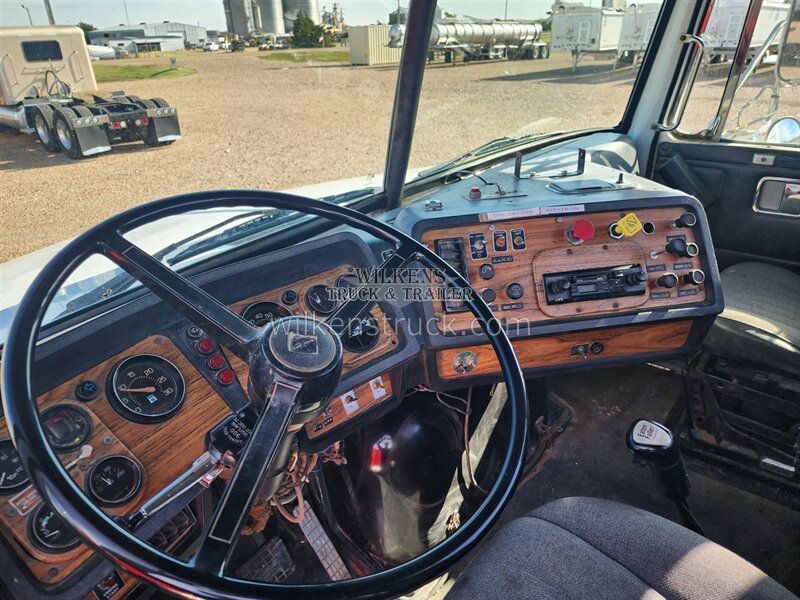 1989 Volvo WHGM - Photo 11 - Goodland, KS 67735