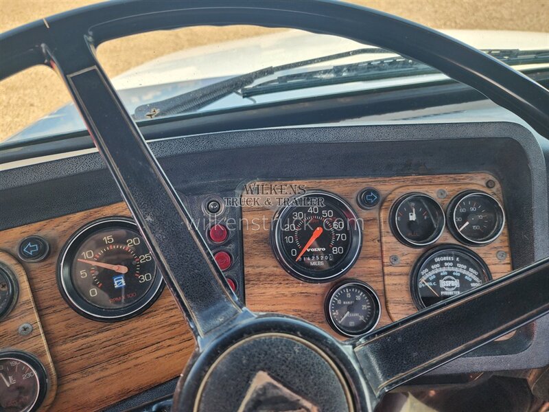 1989 Volvo WHGM - Photo 12 - Goodland, KS 67735