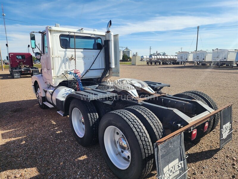 1989 Volvo WHGM - Photo 3 - Goodland, KS 67735
