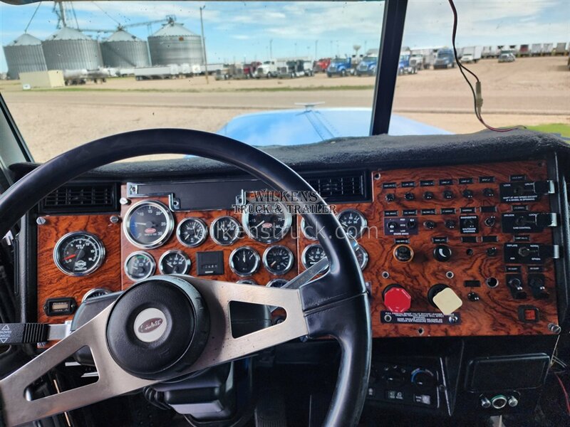 1999 Peterbilt 379 EXHD - Photo 11 - Goodland, KS 67735