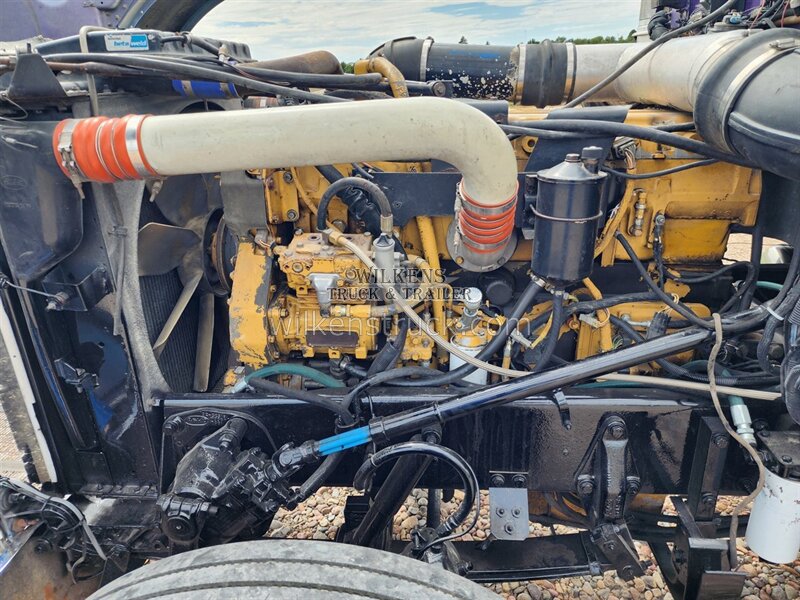 1999 Peterbilt 379 EXHD - Photo 6 - Goodland, KS 67735