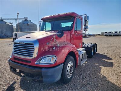 2005 Freightliner Columbia   - Photo 2 - Goodland, KS 67735