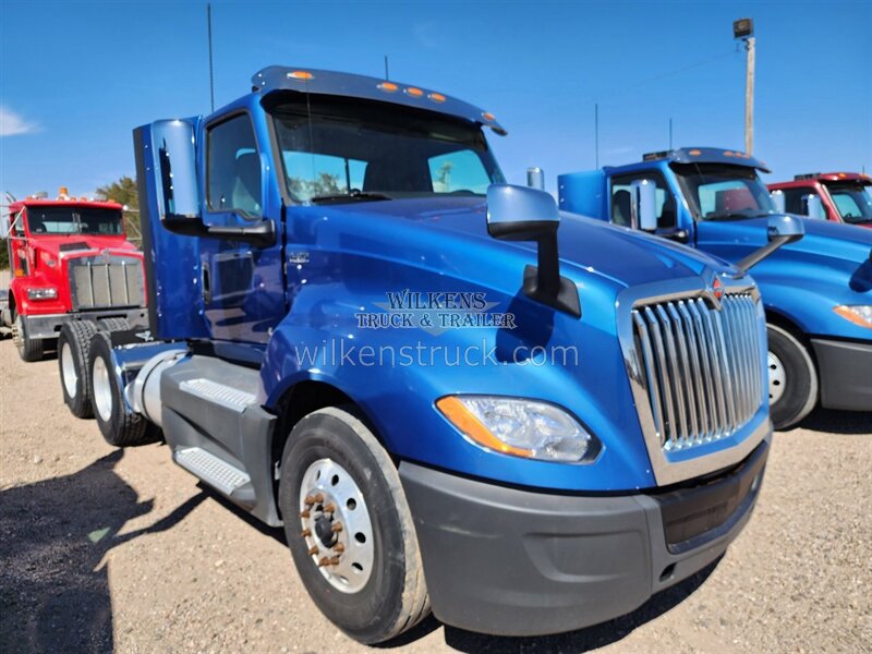 2019 International LT   - Photo 1 - Goodland, KS 67735