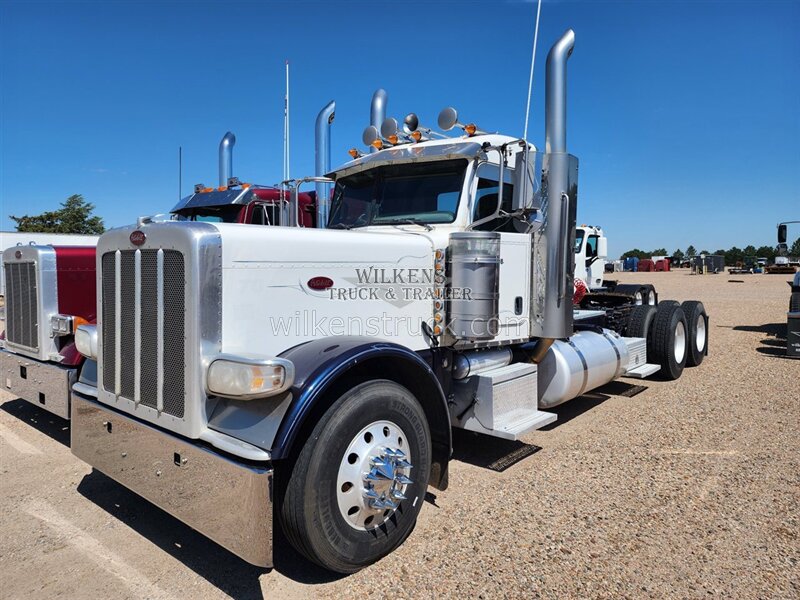 2014 Peterbilt 389 Day cab - Photo 1 - Goodland, KS 67735