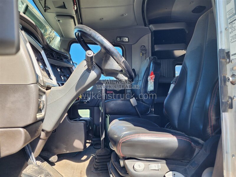2015 Kenworth T660 Aerocab Flat Top 62 " - Photo 8 - Goodland, KS 67735