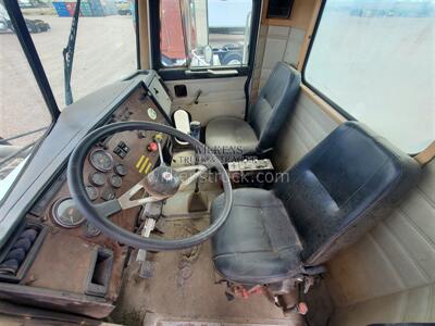 1988 Peterbilt 357 Straight   - Photo 13 - Goodland, KS 67735