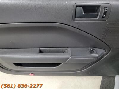 2007 Ford Mustang V6 Deluxe   - Photo 9 - Jupiter, FL 33469