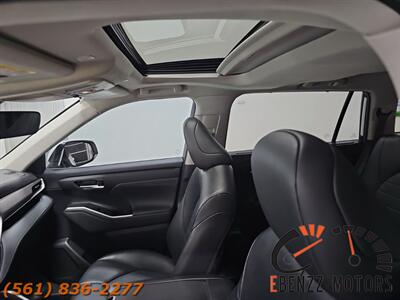 2023 Toyota Highlander XLE   - Photo 15 - Jupiter, FL 33469