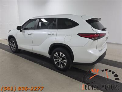 2023 Toyota Highlander XLE   - Photo 6 - Jupiter, FL 33469