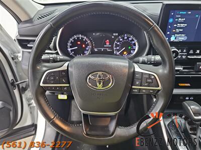 2023 Toyota Highlander XLE   - Photo 10 - Jupiter, FL 33469