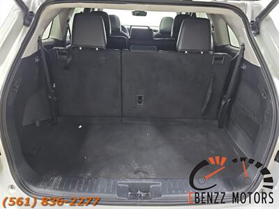 2023 Toyota Highlander XLE   - Photo 17 - Jupiter, FL 33469