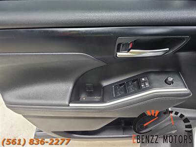 2023 Toyota Highlander XLE   - Photo 9 - Jupiter, FL 33469