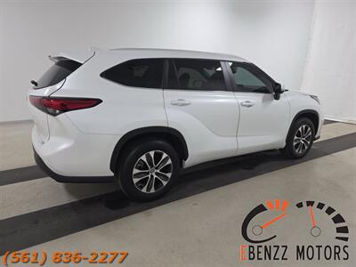 2023 Toyota Highlander XLE   - Photo 4 - Jupiter, FL 33469