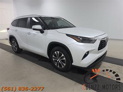 2023 Toyota Highlander XLE   - Photo 3 - Jupiter, FL 33469