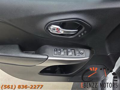 2022 Jeep Cherokee Limited   - Photo 9 - Jupiter, FL 33469