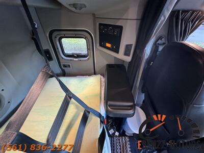 2018 Peterbilt 579 Hauler   - Photo 76 - Jupiter, FL 33469