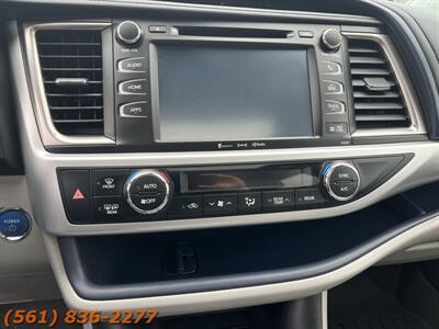 2019 Toyota Highlander Hybrid XLE   - Photo 12 - Jupiter, FL 33469