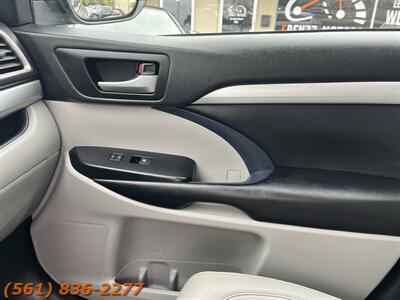 2019 Toyota Highlander Hybrid XLE   - Photo 15 - Jupiter, FL 33469