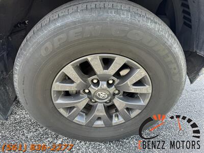 2022 Toyota Tacoma SR5   - Photo 18 - Jupiter, FL 33469