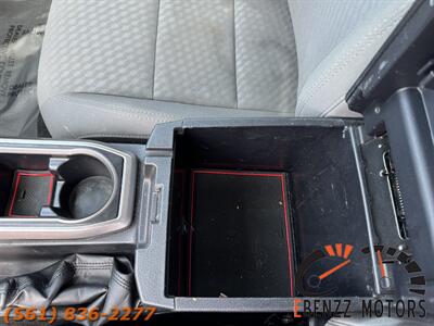 2022 Toyota Tacoma SR5   - Photo 33 - Jupiter, FL 33469