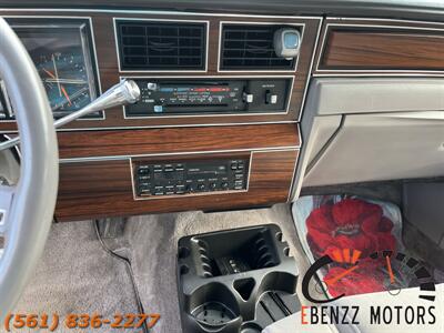 1988 Lincoln Town Car Signature   - Photo 12 - Jupiter, FL 33469