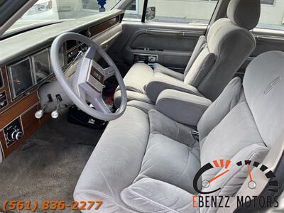 1988 Lincoln Town Car Signature   - Photo 9 - Jupiter, FL 33469