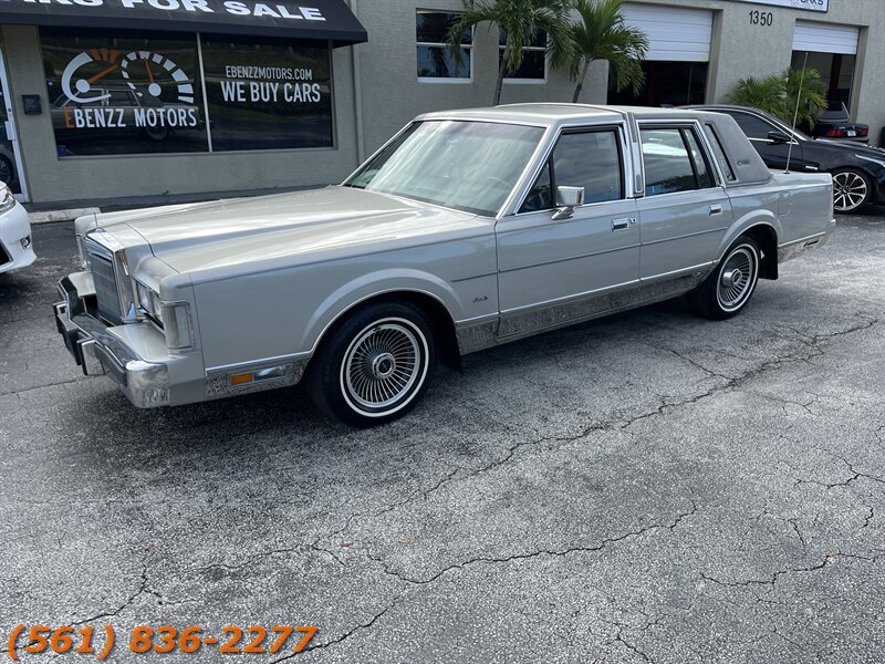 1988 Lincoln Town Car Signature  