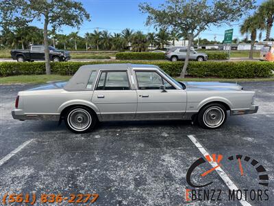 1988 Lincoln Town Car Signature   - Photo 4 - Jupiter, FL 33469