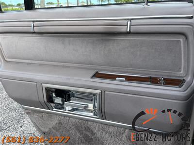 1988 Lincoln Town Car Signature   - Photo 16 - Jupiter, FL 33469