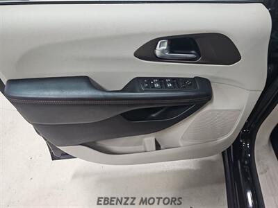 2017 Chrysler Pacifica Touring-L Plus   - Photo 9 - Jupiter, FL 33469