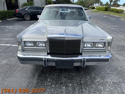 1988 Lincoln Town Car Signature   - Photo 2 - Jupiter, FL 33469