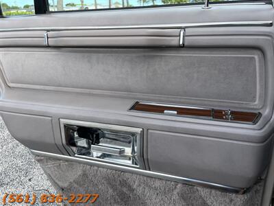 1988 Lincoln Town Car Signature   - Photo 16 - Jupiter, FL 33469