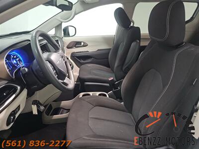 2023 Chrysler Voyager LX   - Photo 7 - Jupiter, FL 33469