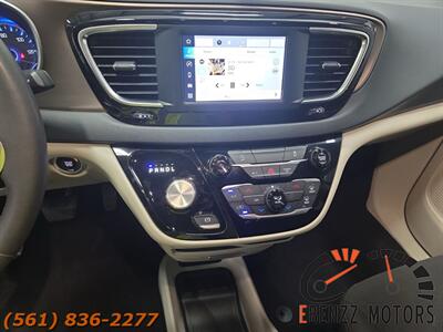 2023 Chrysler Voyager LX   - Photo 11 - Jupiter, FL 33469